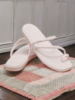 CROCS Women’s Bone 🦴 white Minimal Strap Toe-Ring Sandals